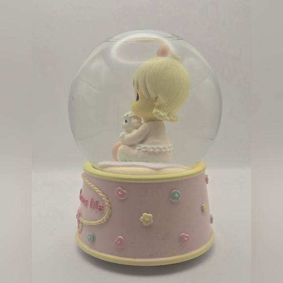 Precious Moments “Jesus Loves Me” Girl Snow Globe Music Box 2009 #990055 - Picture 6 of 14